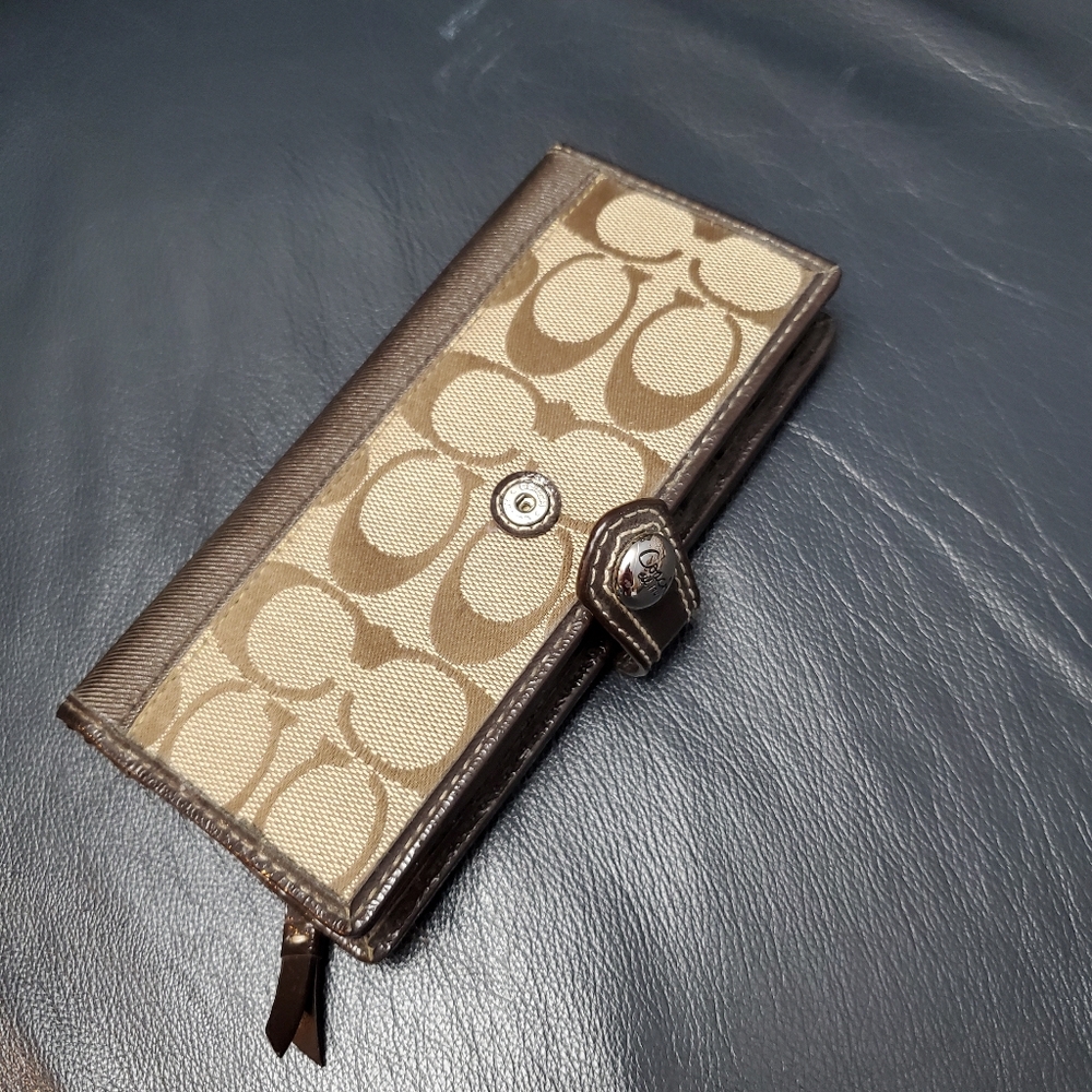 Coach Signature Stripe Bi-Fold CC Logo Wallet with Coin Zip